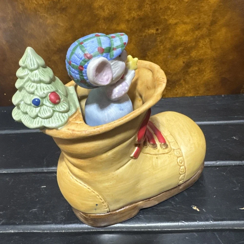 Mouse Christmas Music Box Mice In Shoe Jasco Porcelain EXCELLENT CONDITION Works